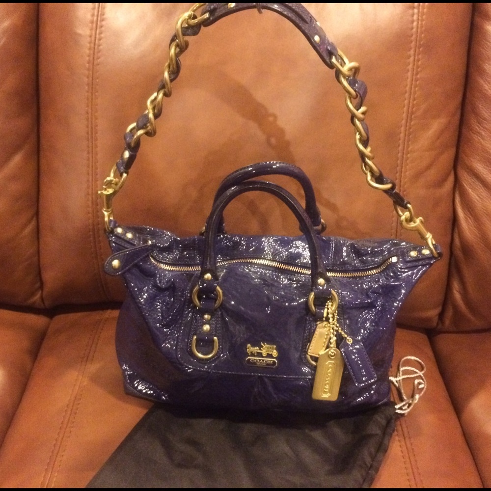 Authentic Coach Plum Patent leather Sabrina  ❄️